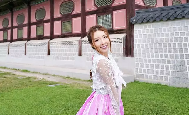 譚嘉儀換上韓服