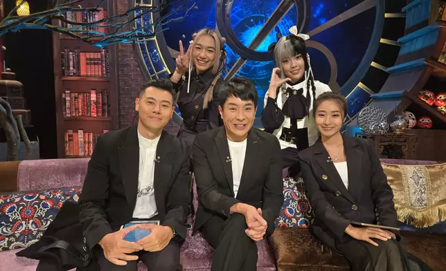 原班人馬亮相前排左起Darren、梁思浩及Jojo。後排左起黑無常湯之欣、白無常黃瀅仴。