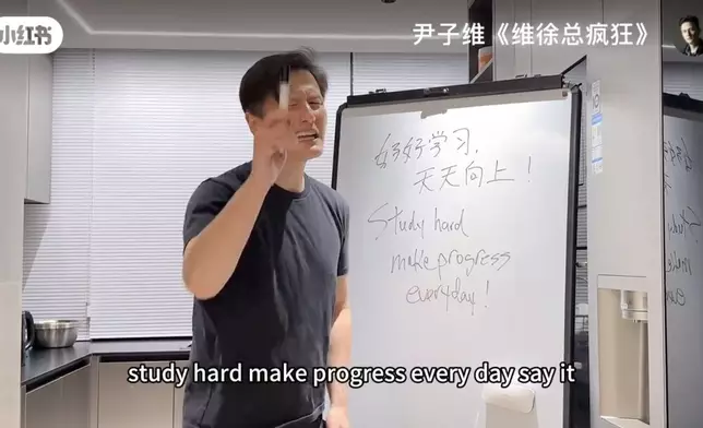 加上兇神惡煞的表情，令不少網民都表示每次聽到「say it」就會忍不住跟着讀。