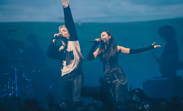 AGA江海迦驚喜現身，與主唱Paul合唱《Out Of My League》。