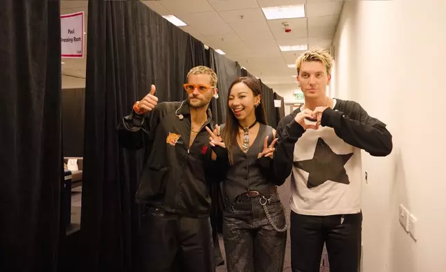 雙方不約而同地為對方準備了禮物。。