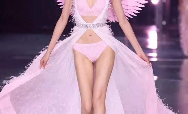 劉雯是「維多利亞的秘密」時裝展的首位中國「維密天使」。