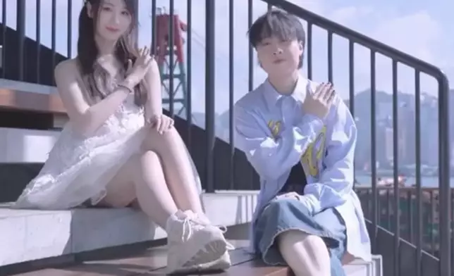 Windy日前在IG上載與獨立唱作人Goo Chan，一段手勢舞表演片段，大家都對這新鮮組合表示十分期待！