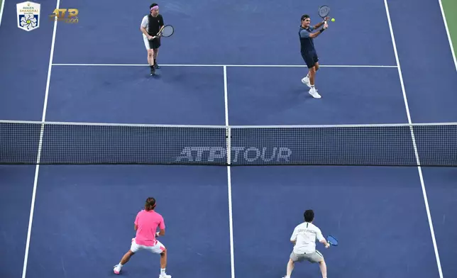 陳奕迅與偶像費達拿(Roger Federer)組隊，對打中國網球一哥張之臻，乒乓球王子樊振東