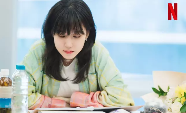 今次與視后級演員朴恩斌合作（Netflix twitter圖片）