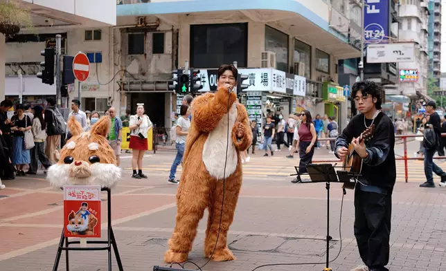 Busking當日正懸掛一號風球，幸好天公造美，活動順利進行。