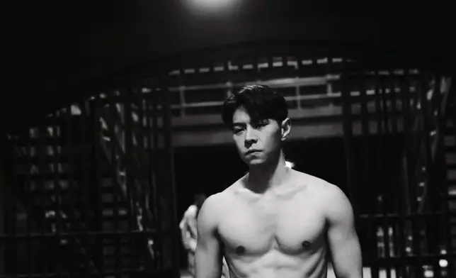 羅天宇默默操肌諗住最佳姿態示人，可惜就一波多折。