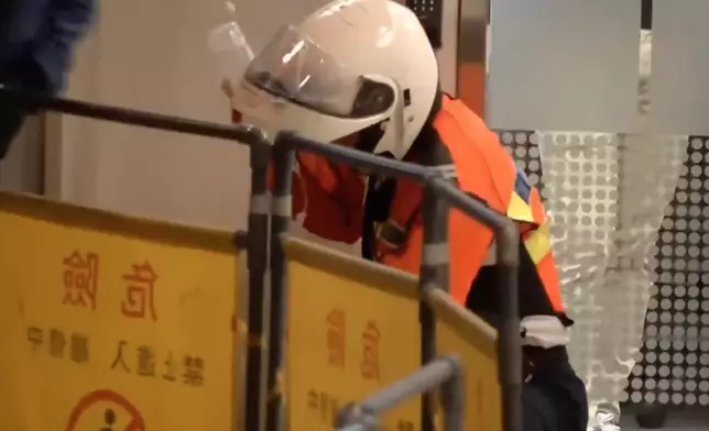 救護為工人急救。有線新聞圖片