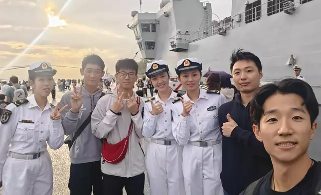 港專師生參觀「海南艦」