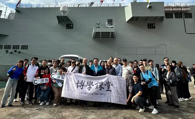 港專師生參觀「海南艦」