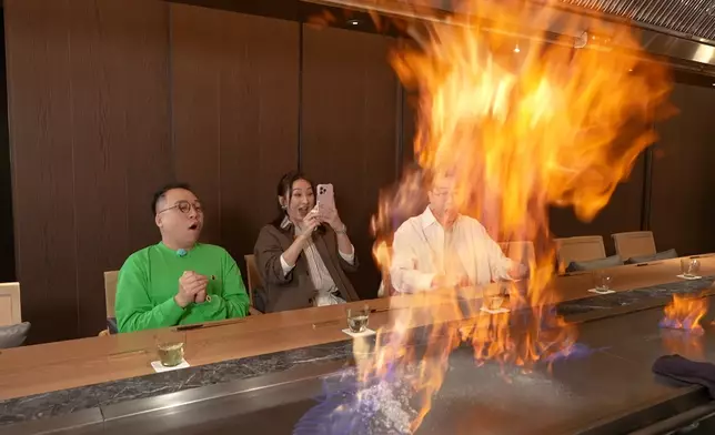 鐵板燒餐食盡鯛魚界最頂級嘅甘鯛松笠燒、日本龍蝦配日式高湯汁。