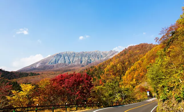 鍵掛峠位於鳥取縣大山的南側，是觀賞大山壯麗風景的著名景點之一。（鳥取縣觀光交流局提供）