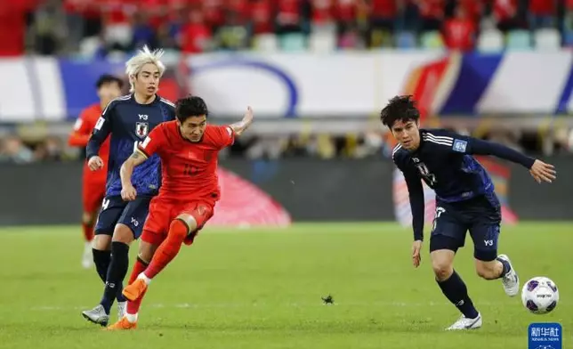 國足在廈門主場對戰日本隊，半場落後0:2。新華社圖片