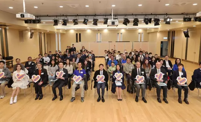 何廣沛與羅毓儀出席「心肺復甦法及去顫法教育計劃2024-2025」活動。