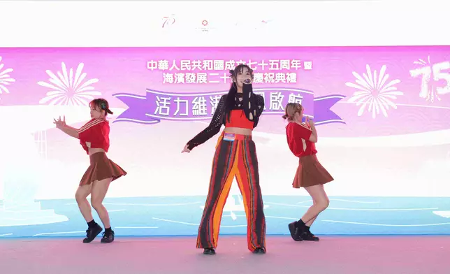 Yumi跳唱新歌《Masterpiece》。