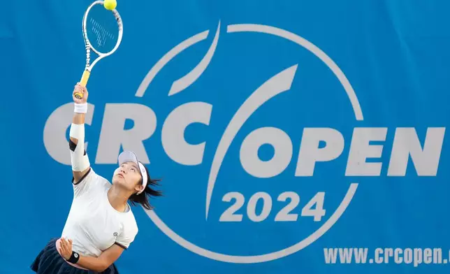 伍曼瑩橫掃女單、女雙、混雙，成為「三料冠軍」。(香港中華游樂會圖片)