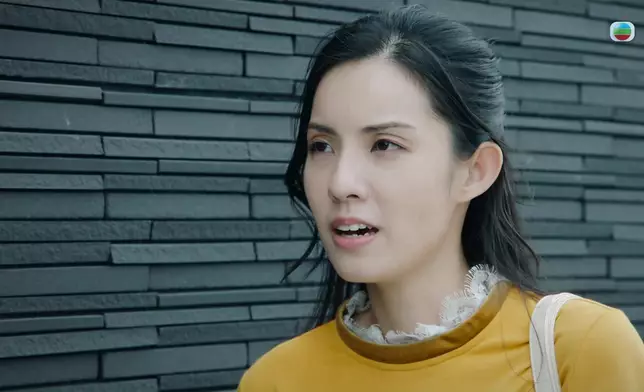 一秒兇狠完又扮可愛。