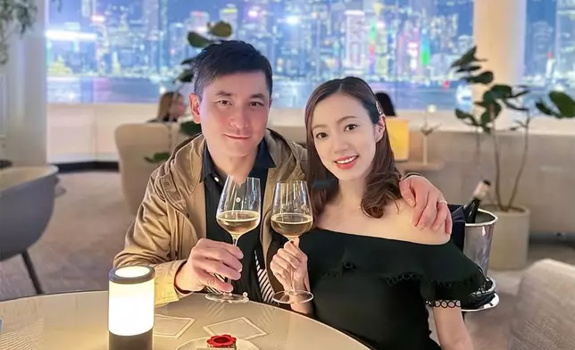 李思欣在社交平台分享慶祝結婚13周年的照片