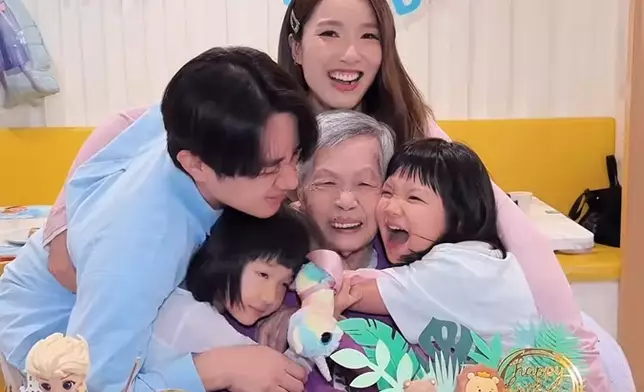 王祖藍為兩個囡囡慶祝6歲和4歲生日。