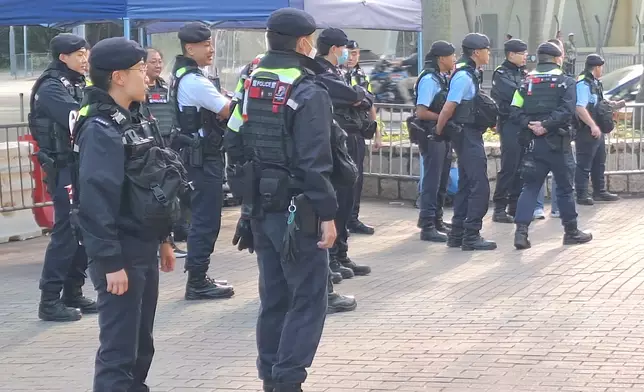 法院外部署警力（巴士的報記者攝）