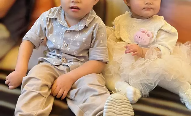細佬Henrik及妹妹Giselle十分可愛。