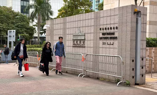 黎智英的女兒、妻子以及兒子到法庭聽審（巴士的報記者攝）