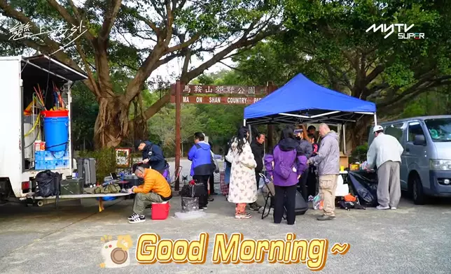 台前幕後為拍攝行山鏡頭相當認真。