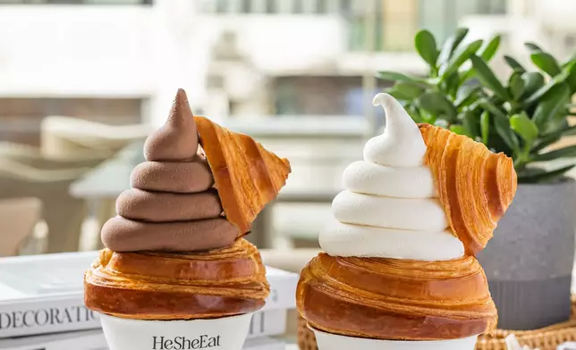 北海道5.0牛乳軟雪糕 x 牛角包 各$52