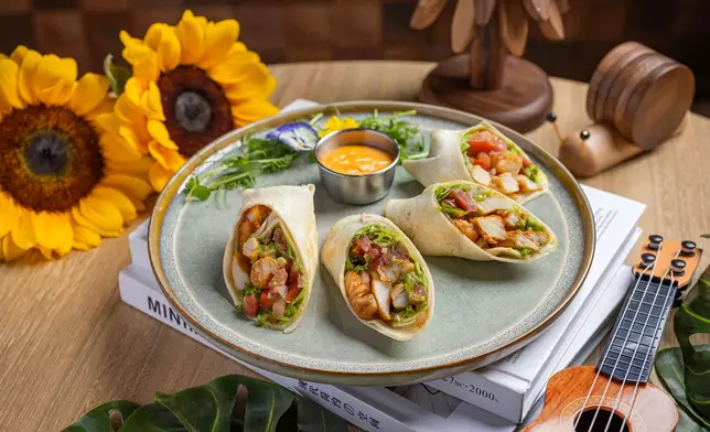 牛油果雞肉墨西哥卷配香辣蒜茸蛋黃醬 $88