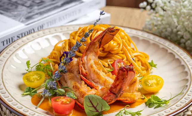 香草燒龍蝦燴扁意粉$238