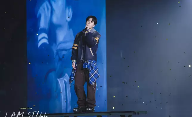 仍未退伍的Jung Kook日前開直播與粉粉互動（BTS twitter圖片）