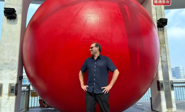 負責設計的美國藝術家表示，「紅球計劃」提供讓公眾重新探索獨特建築美學及背後歷史的機會。