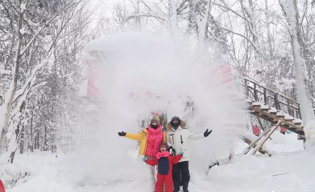 當然少不了去玩雪。