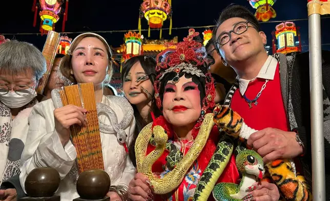 黃大仙祠 頭炷香。巴士的報記者攝