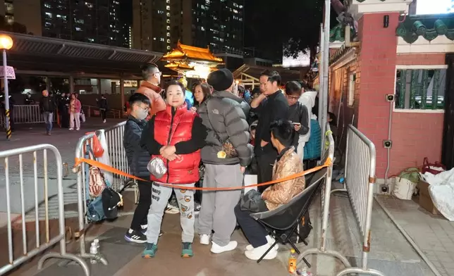 黃大仙祠 頭炷香。巴士的報記者攝