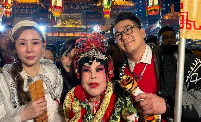 黃大仙祠 頭炷香。巴士的報記者攝