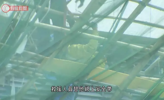 啟德承昌道地盤13日發生棚架倒塌工業意外。有線新聞影片截圖