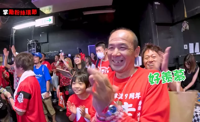 Stick被摑，台下Fans卻全場拍掌兼一臉羨慕。