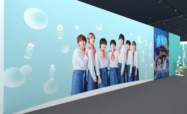 浪花男子團員們以店員造型迎接大家。