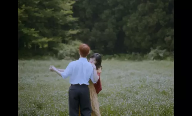 對象正是曾出演他MV女主角的河智秀（影片截圖）