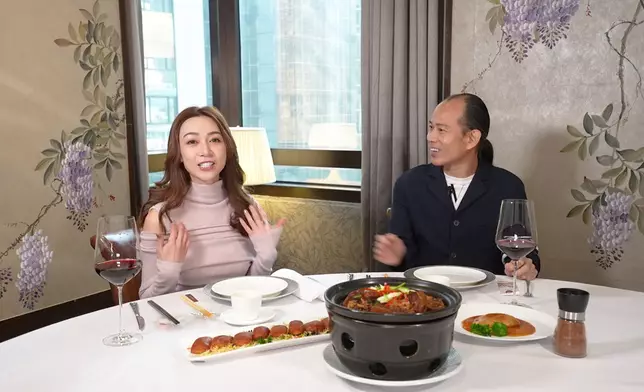 年初二（30日）「星級飯腳」蘇師傅帶Carmaney到尖沙嘴搵食。