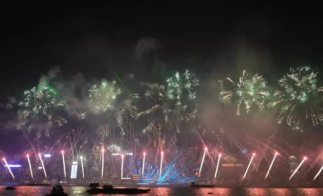維港舉行跨年倒數煙花匯演