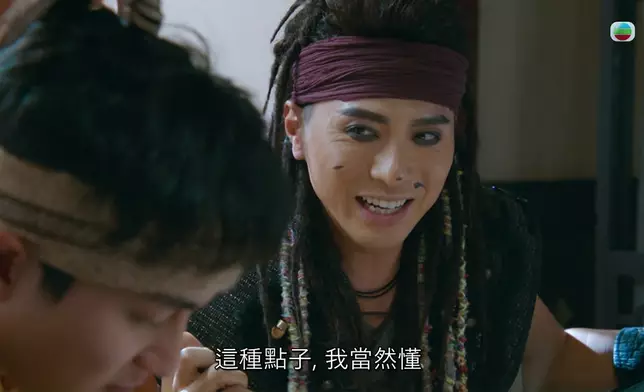 泰帥只要做親呢個「魷魚舞」動作，佢唔係自誇係天才（當然唔係事實啦），就係自誇係好壞嘅壞人（呢個都一樣唔係事實）。