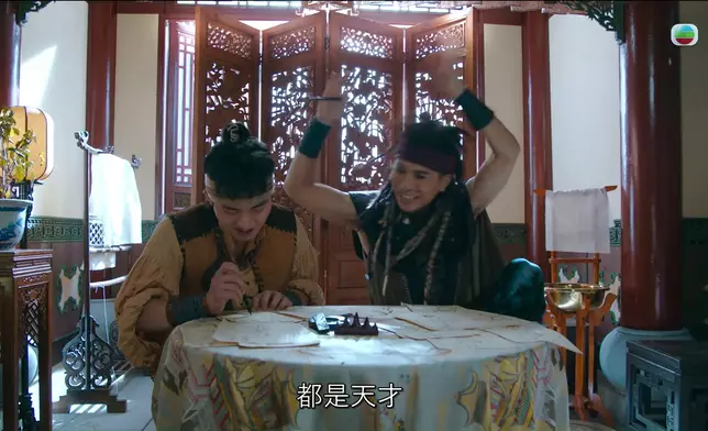 泰帥只要做親呢個「魷魚舞」動作，佢唔係自誇係天才（當然唔係事實啦），就係自誇係好壞嘅壞人（呢個都一樣唔係事實）。