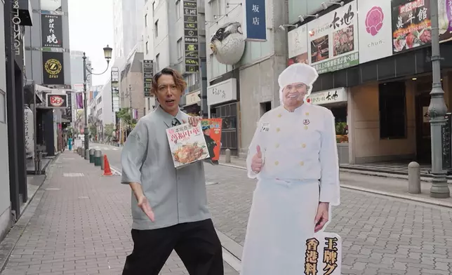 陳子豐去到日本東京拜會中華料理界和藝能界非常出名的金萬福師傅。