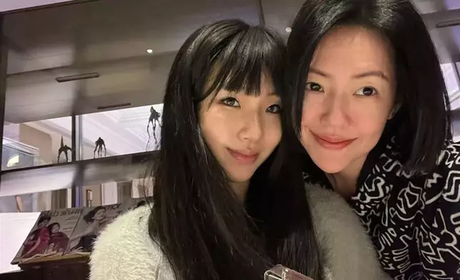 小S的大女兒許曦文（Elly）與大S感情相當深厚。
