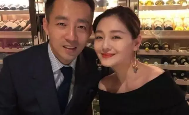 有傳汪小菲駕超跑到大S寓所弔唁。