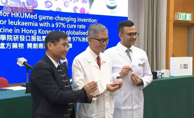 港大醫學院團隊介紹成功研發的藥用口服砒霜。有線新聞影片截圖