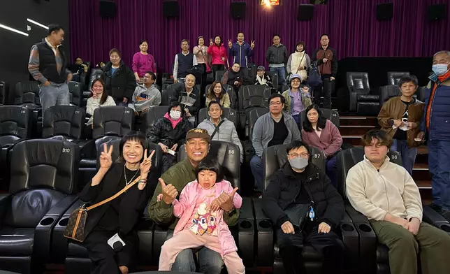 黑哥指姨甥孫女一直都很黐他。