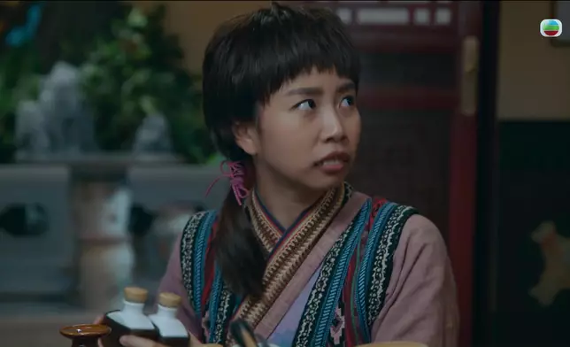 再對主子施以同情嘅眼神。